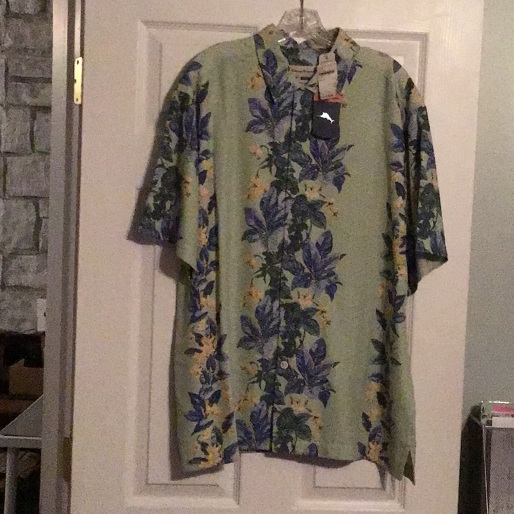 BRAND NEW w/ TAGS Tommy Bahama “Hawaiian” style Tropical Shirts